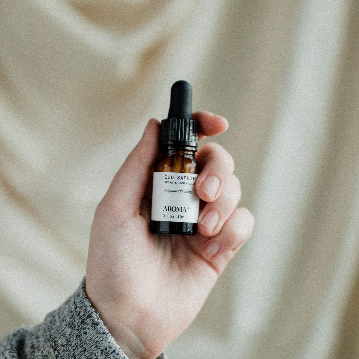 Oud Saphir Aroma Essential Oil Blend: Luxury Hotel Inspired Aromatherapy with for Ultrasonic Diffusers & Nebulizers (10 Ml)