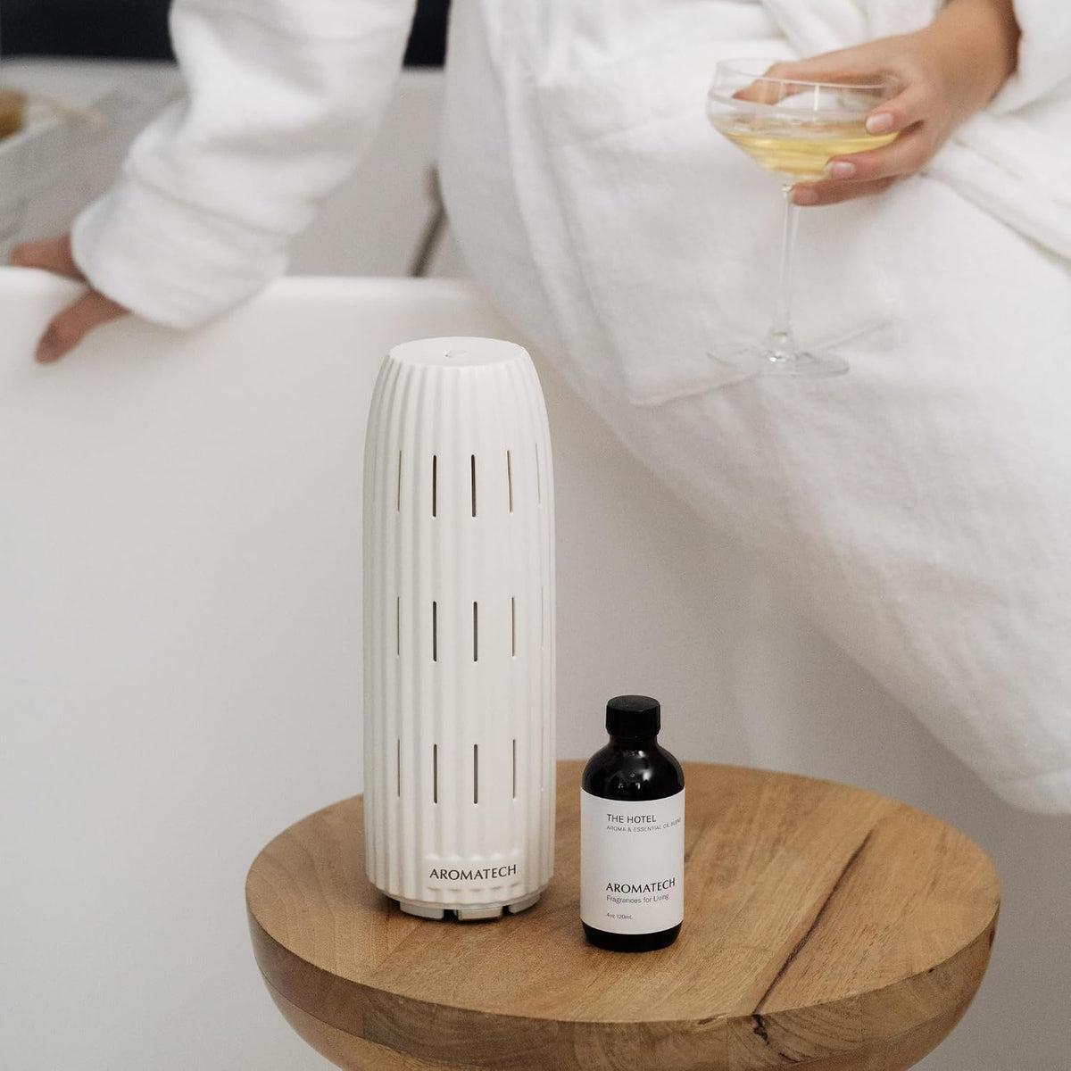 the Hotel Aroma Essential Oil Blend: Luxury Hotel Inspired Aromatherapy with Lemon, Lavender, Peach & Pine for Ultrasonic Diffusers & Nebulizers (120 Ml, the Hotel)