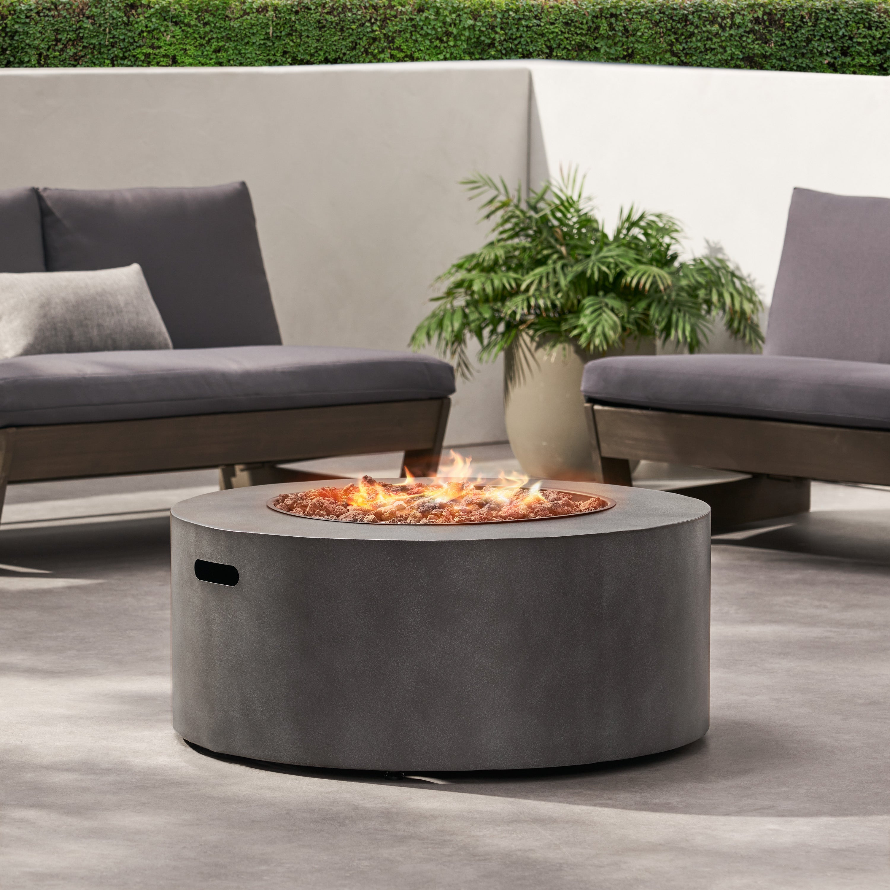 Wellington Round Iron Fire Pit - 40,000 BTU