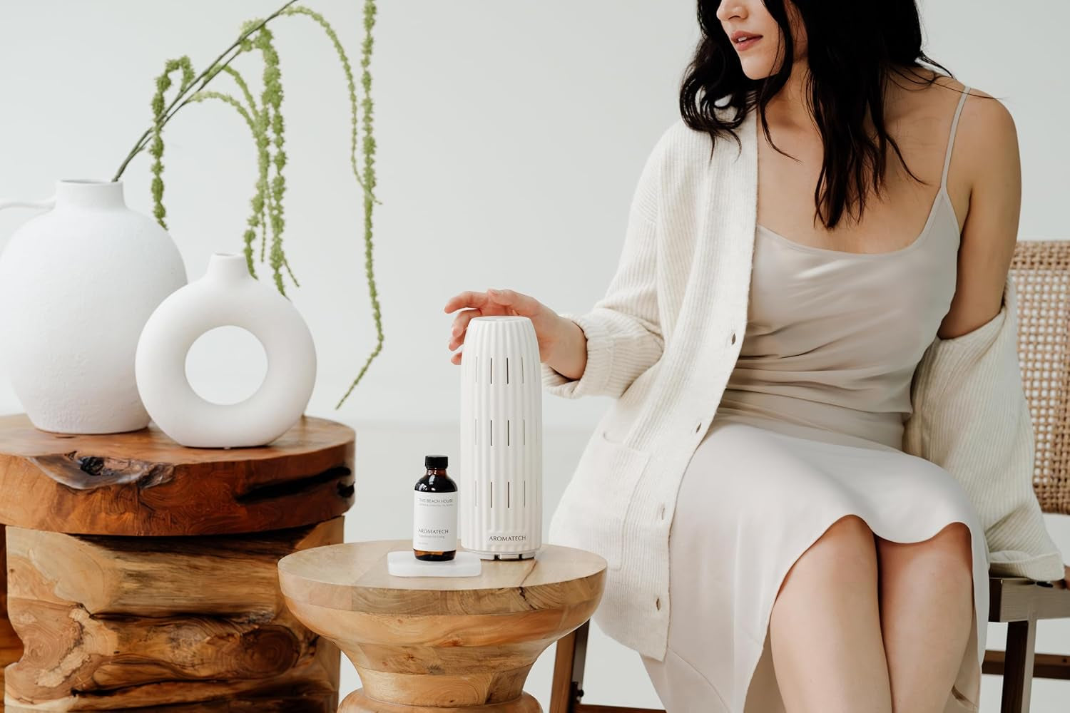 the Beach House Aroma Essential Oil Blend: Luxury Hotel Inspired Aromatherapy with Bergamot, Coconut Milk & Sandalwood for Ultrasonic Diffusers & Nebulizers - 16 Fl Oz, 500 Ml