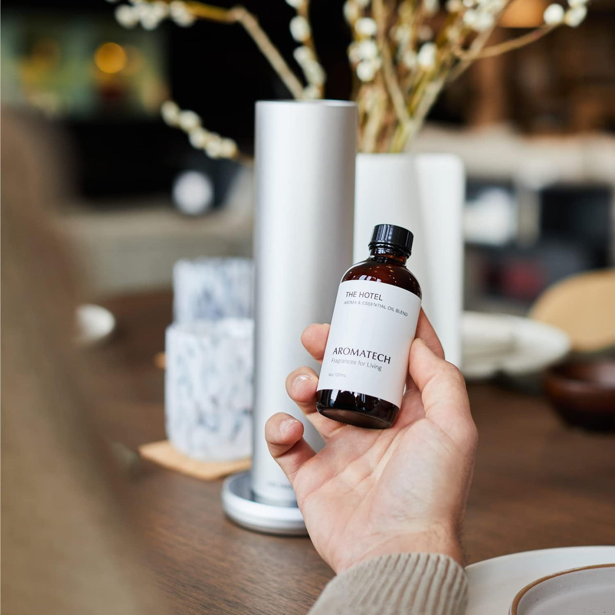 the Hotel Aroma Essential Oil Blend: Luxury Hotel Inspired Aromatherapy with Lemon, Lavender, Peach & Pine for Ultrasonic Diffusers & Nebulizers (120 Ml, the Hotel)