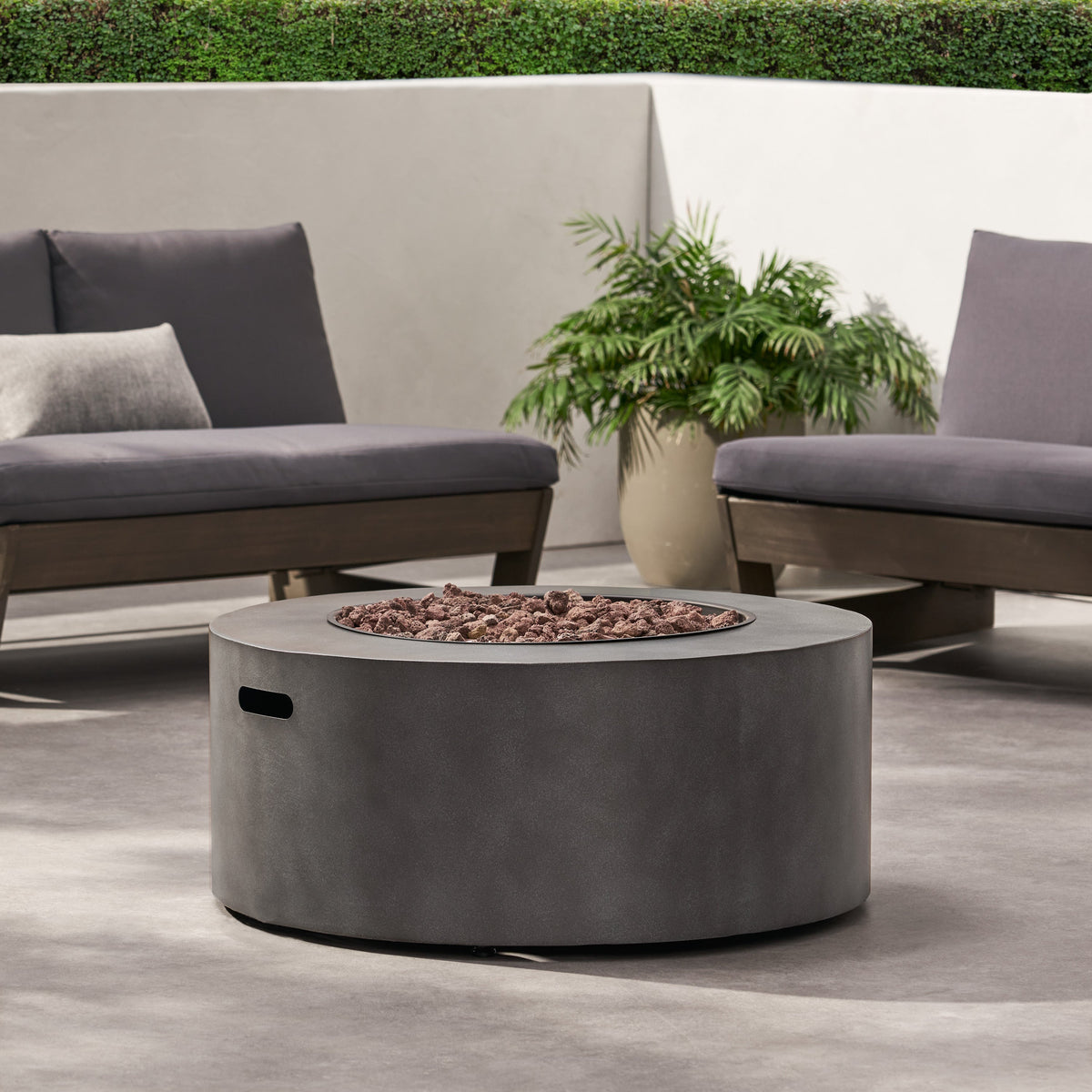 Wellington Round Iron Fire Pit - 40,000 BTU